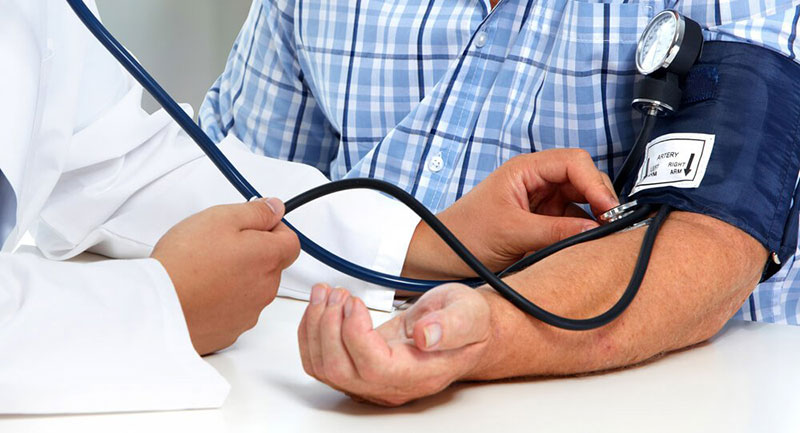 10 maneras de controlar la presión arterial alta sin medicamentos -